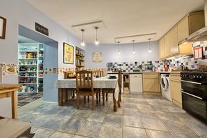 Kitchen/Breakfast Room- click for photo gallery